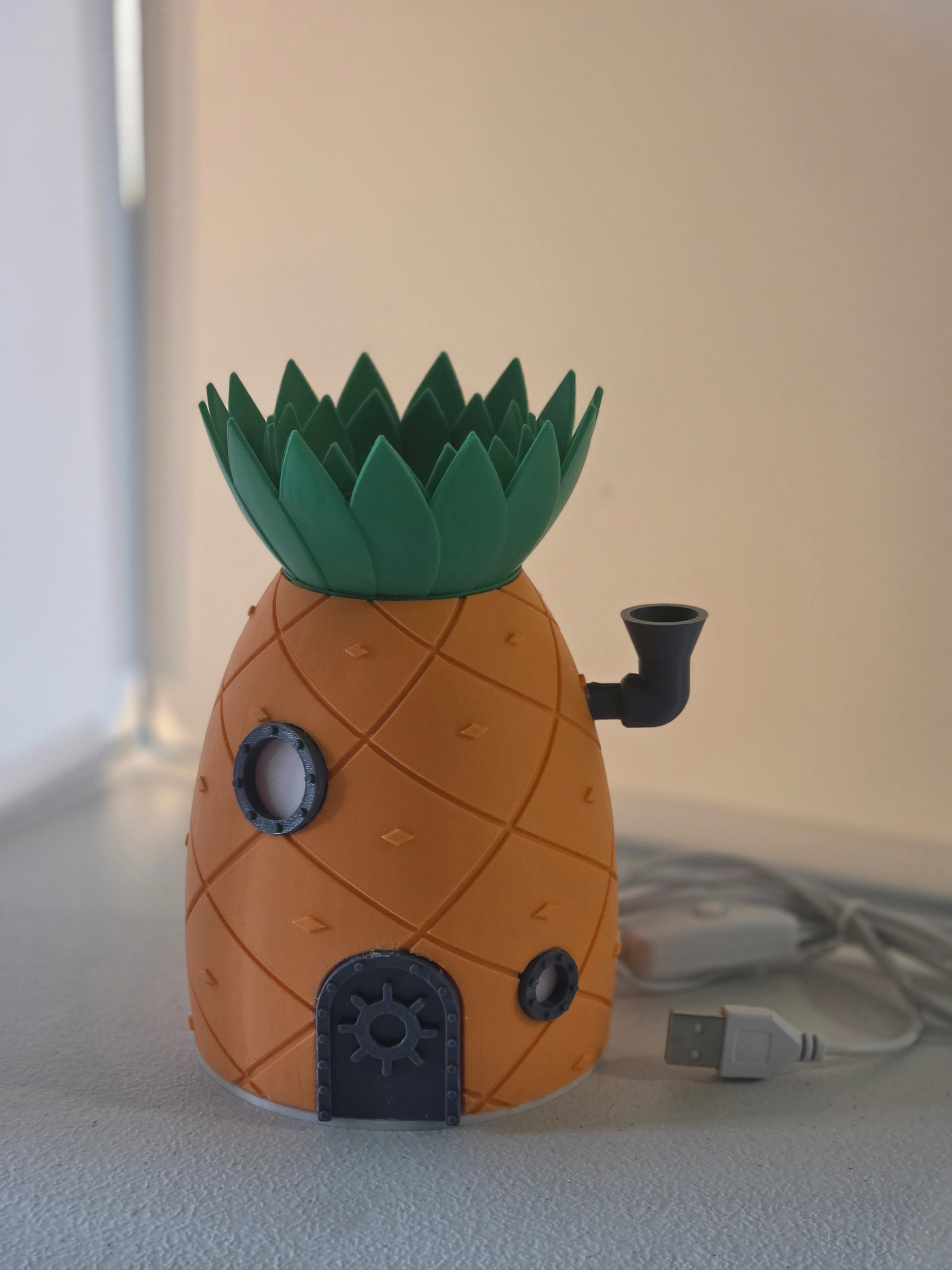 Pineapple House Lamp